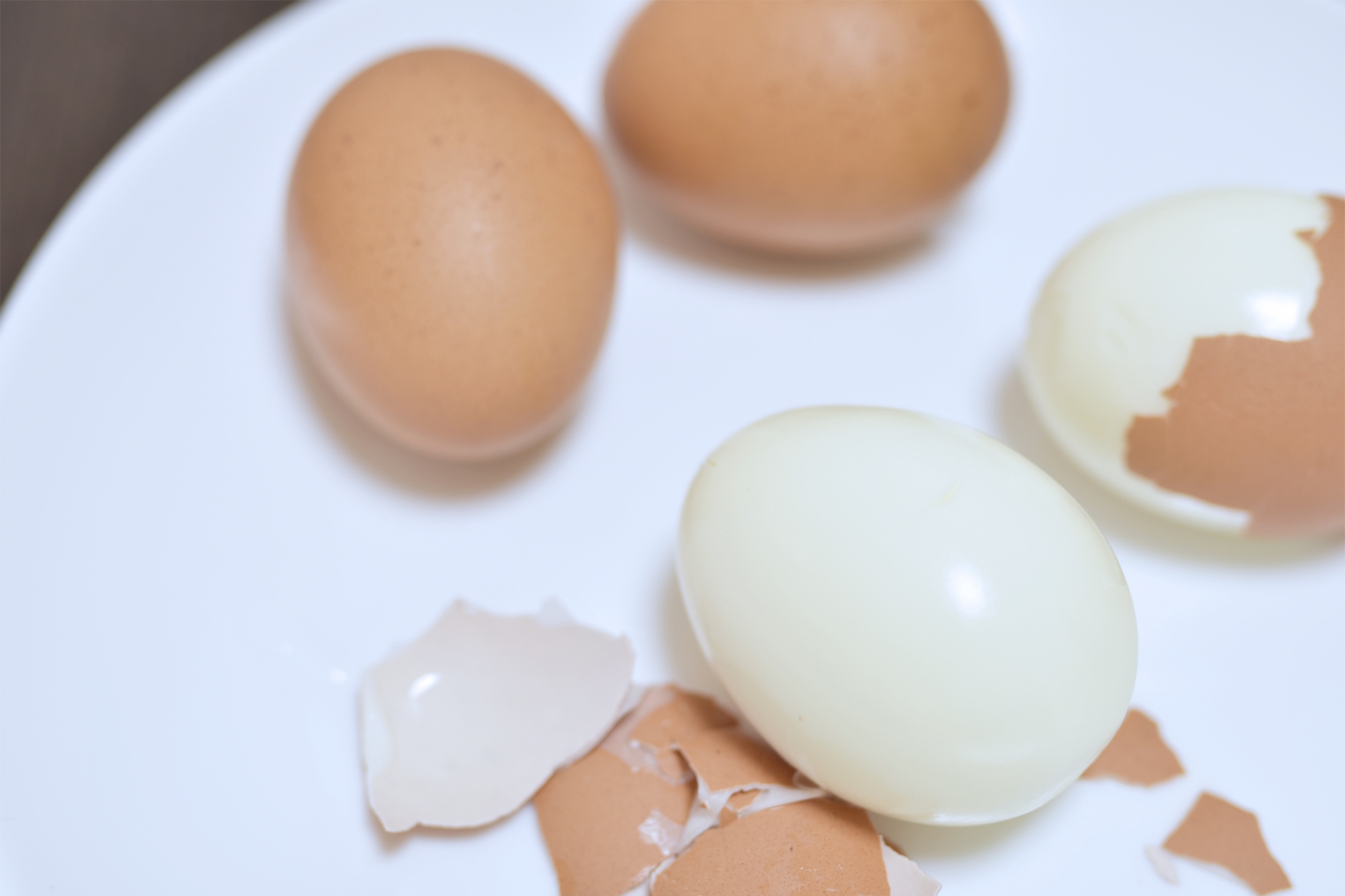 ゆで卵の食べ方にマナーはあるの テーブルの角でコンコンはダメ 知識の泉